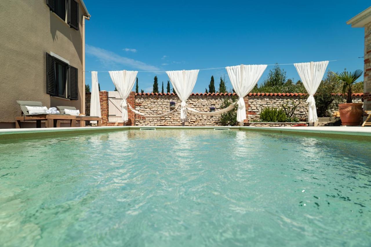 Ferienwohnungen VI La Mare With Heated Pool Задар Экстерьер фото